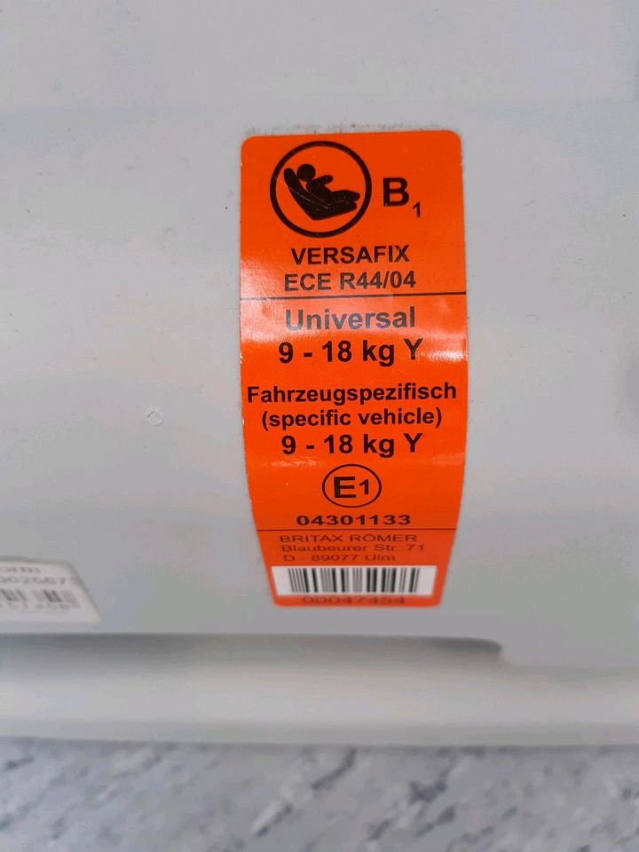 Kindersitz Britax Römer Versafix 9-18kg Gurt & Isofix in Neuenbürg