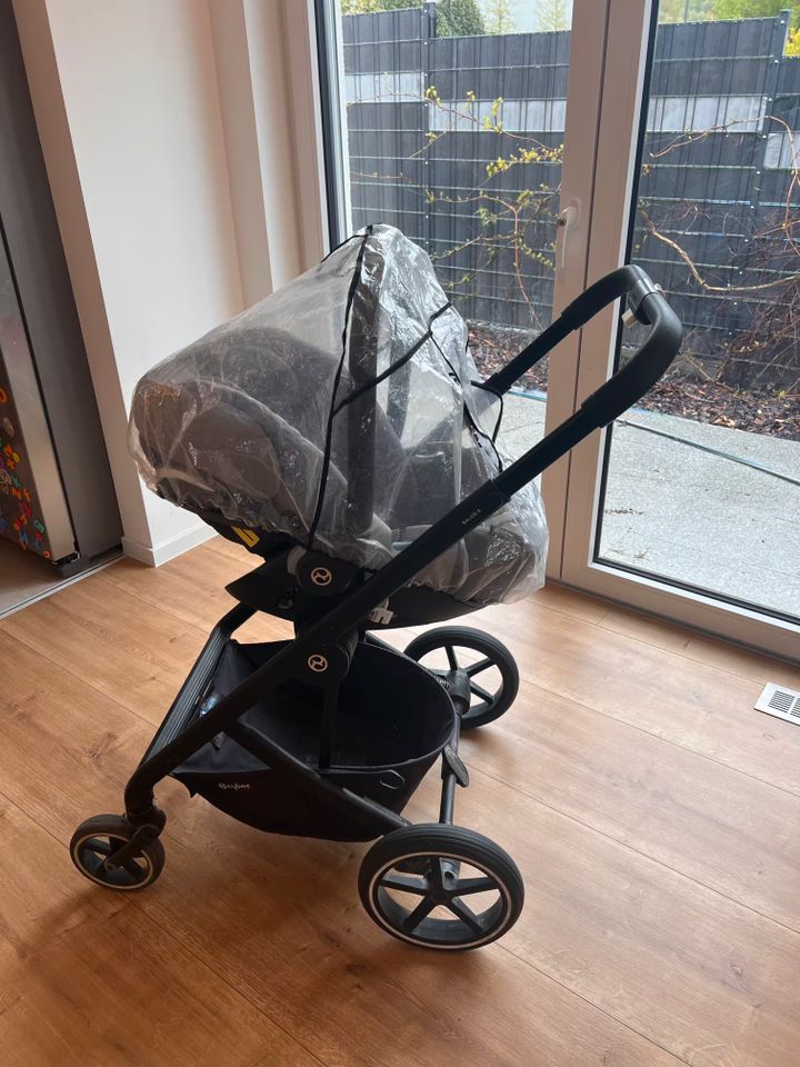 Babyschale und Kinderwagen Kombi - Cybex iSize und Balios 4 in 1 in Kutzenhausen