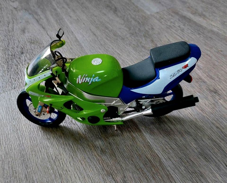 MODELLMOTORRÄDER 1:10 GUILOY KAWASAKI HONDA U in Neunkirchen-Seelscheid