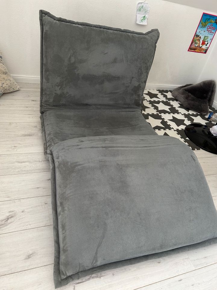 Costway Schlafsofa Bodensessel Klappbar + Kissen…guter Zustand! in Bad Bramstedt