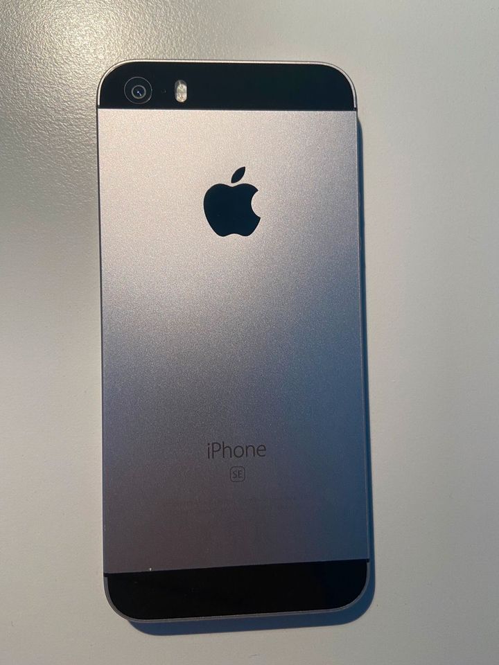 apple iPhone SE | 128 GB | schwarz | Batteriekapazität 98% in Saarbrücken