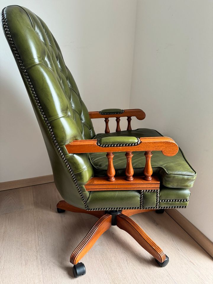 Chesterfield Bürosessel Chair Drehstuhl Echtleder Holz in Ferch