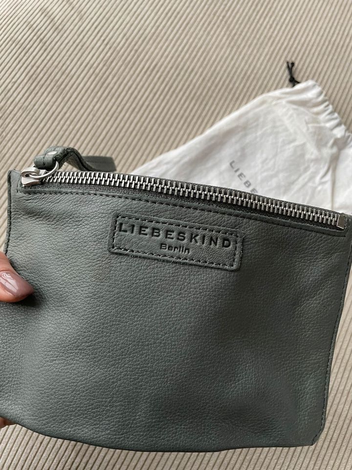 Liebeskind Echtleder Tasche Kosmetik Clutch NEU Khakigrün in Braunschweig