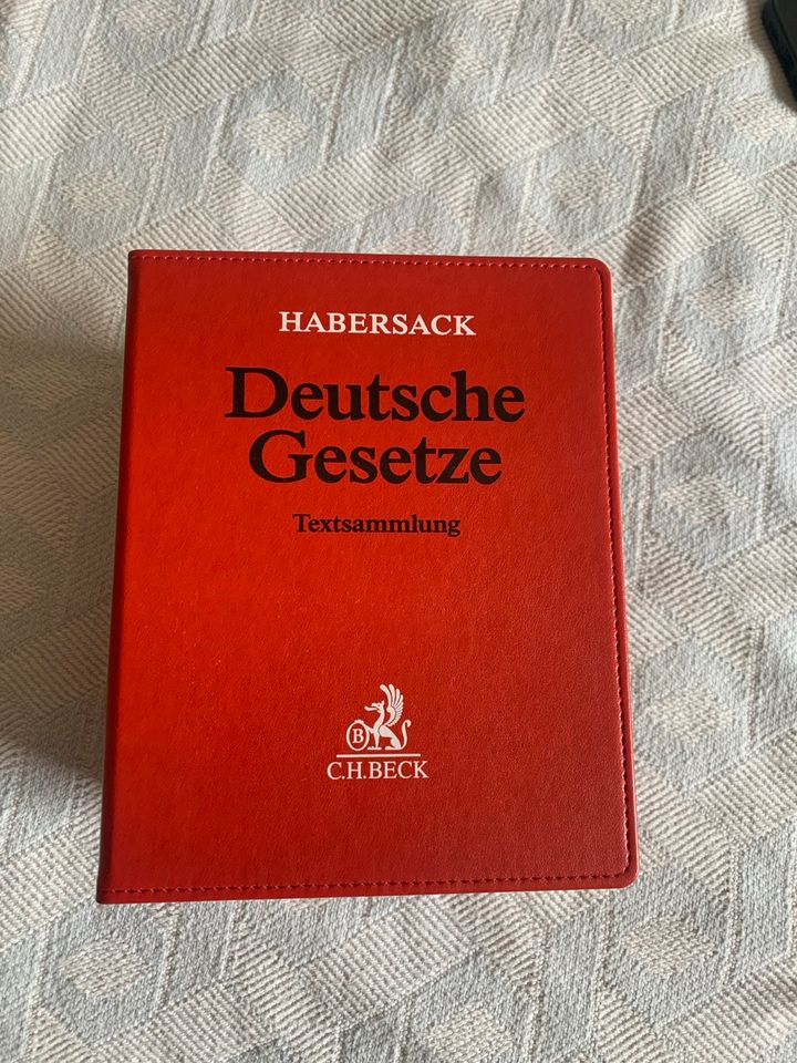 Habersack Cover/ Hartschale mit Stütze in Berlin