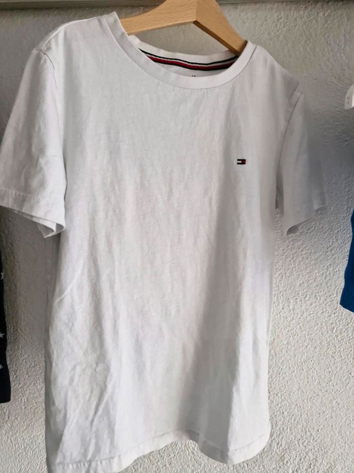 Weißes Tommy Hilfiger Shirt Gr. 128/140 in Burgbernheim