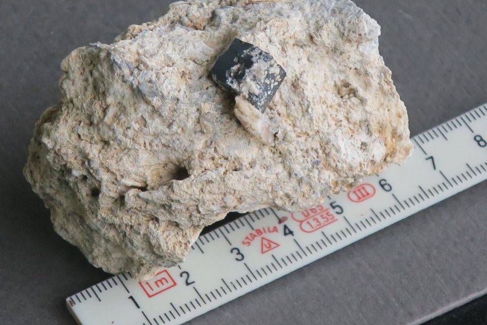 Mineraliensammlung: Bixbyit aus den USA in Nürnberg (Mittelfr)