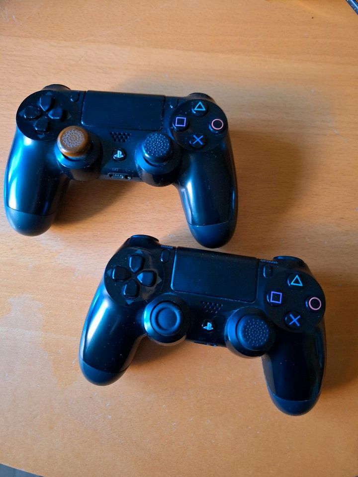 Playstation 4 mit Zubehör & 2 Spielen in Dassel