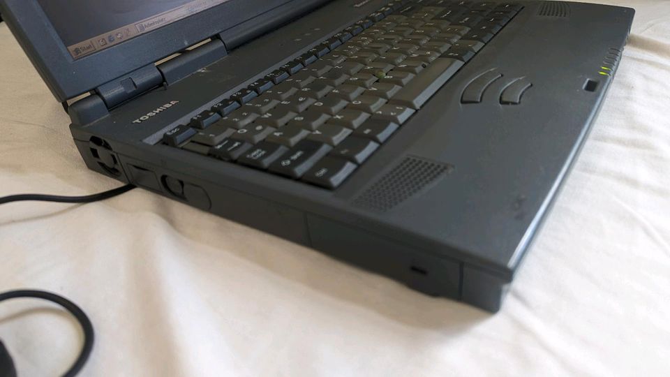 Laptop Toshiba Tecra 8000 Notebook Retro Windows 98 in Dresden