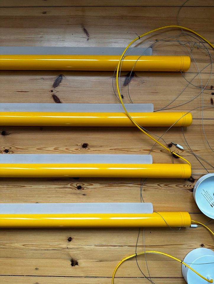Set von 4 Modernen Gelbe Hänge Lampen im Industriedesign in Berlin