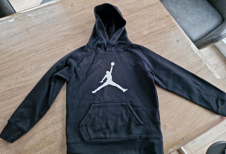 Jordan Pullover / Hoodie Gr. 128/140 in Fredersdorf-Vogelsdorf