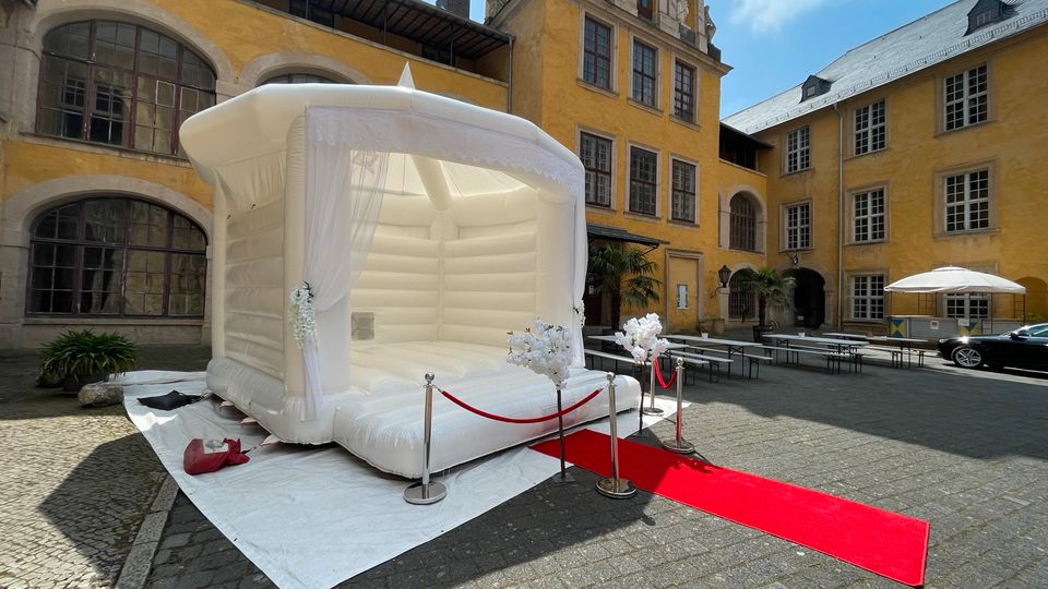 Hüpfburg Hochzeit Hochzeitshüpfburg  6x5,5m inkl Musik, Licht in Braunschweig