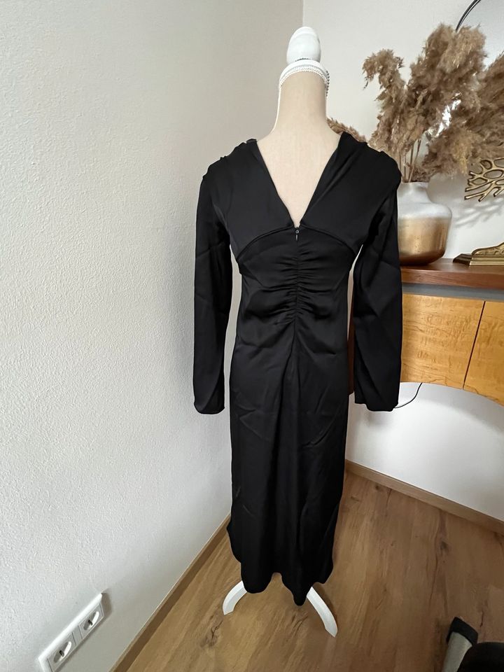 Edles Kleid ZARA Limited Edition Größe S neu in Fürth