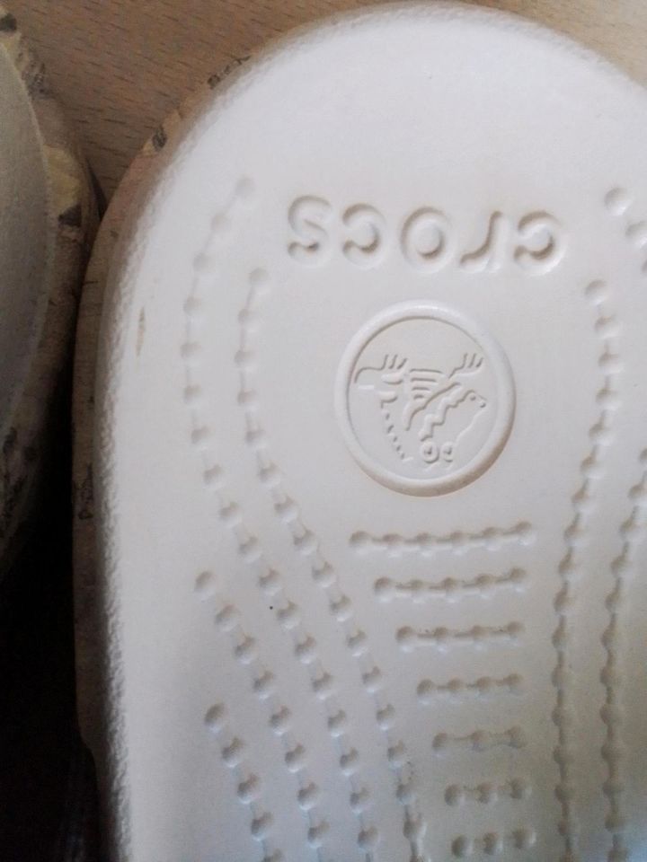 Crocs Sandaletten, 36 neuwertig in Sasbach am Kaiserstuhl