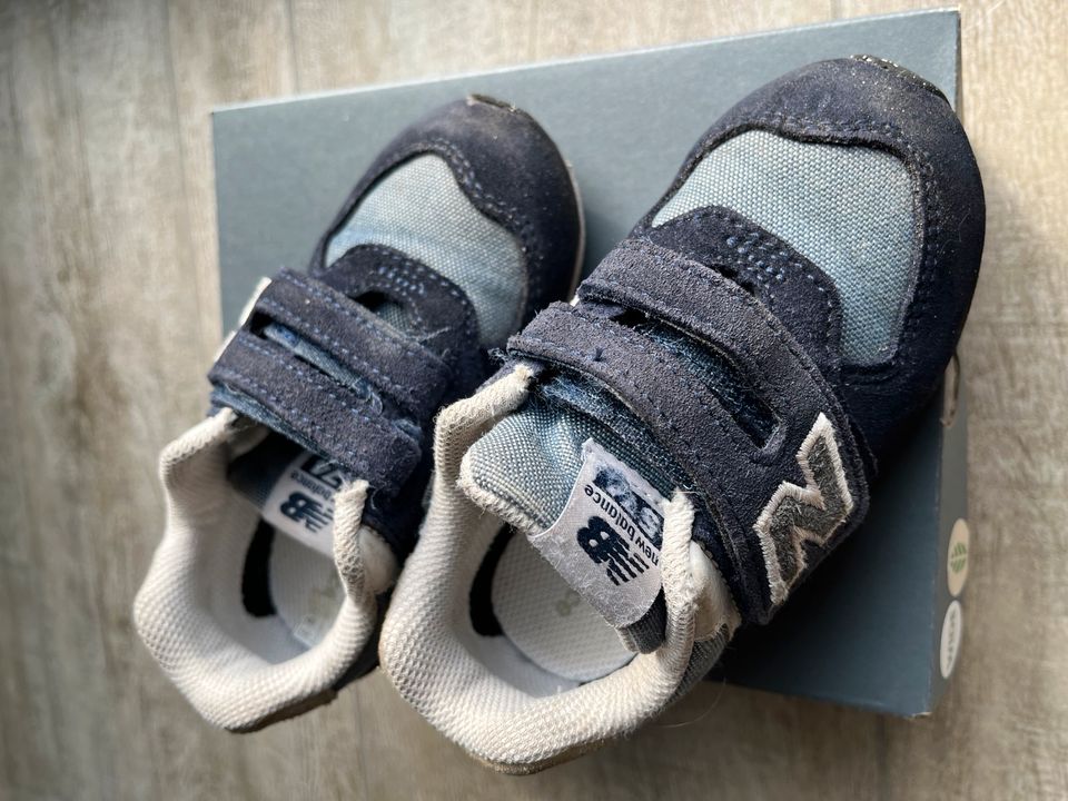 New Balance 574  weite Kinderschuhe Größe 25. in Marxen