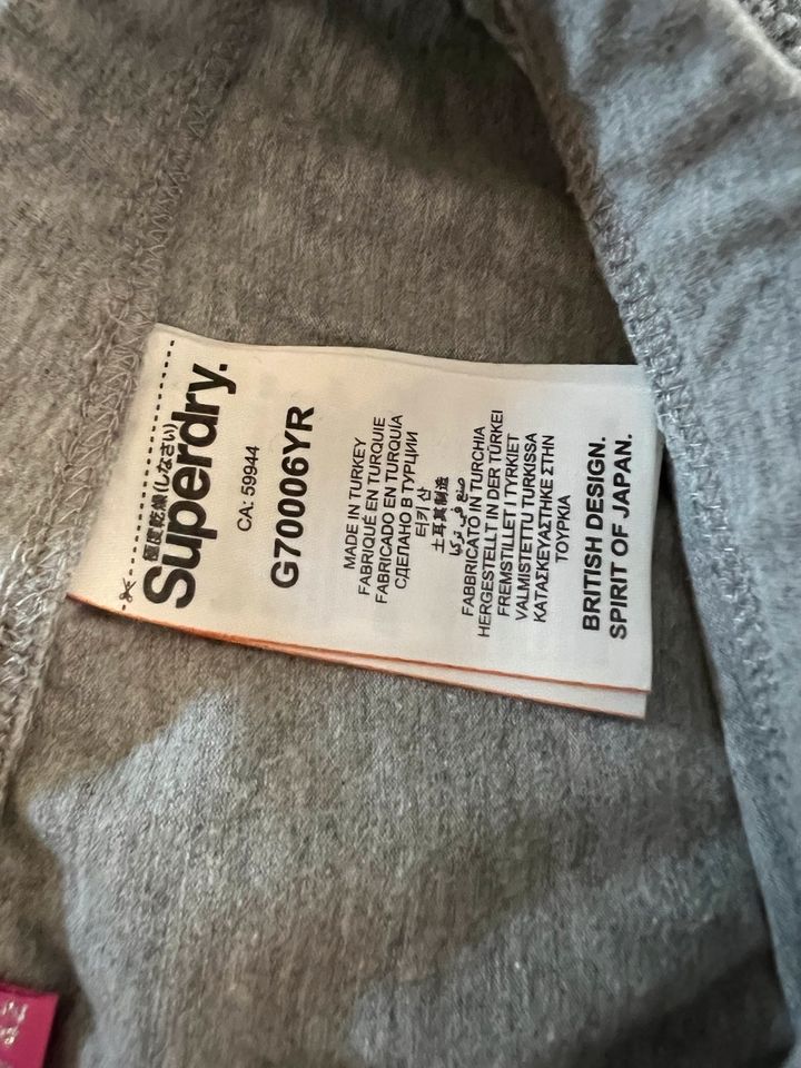 SuperDry Jogginghose in Grau / Größe 42 (40) in Kirchheim am Neckar