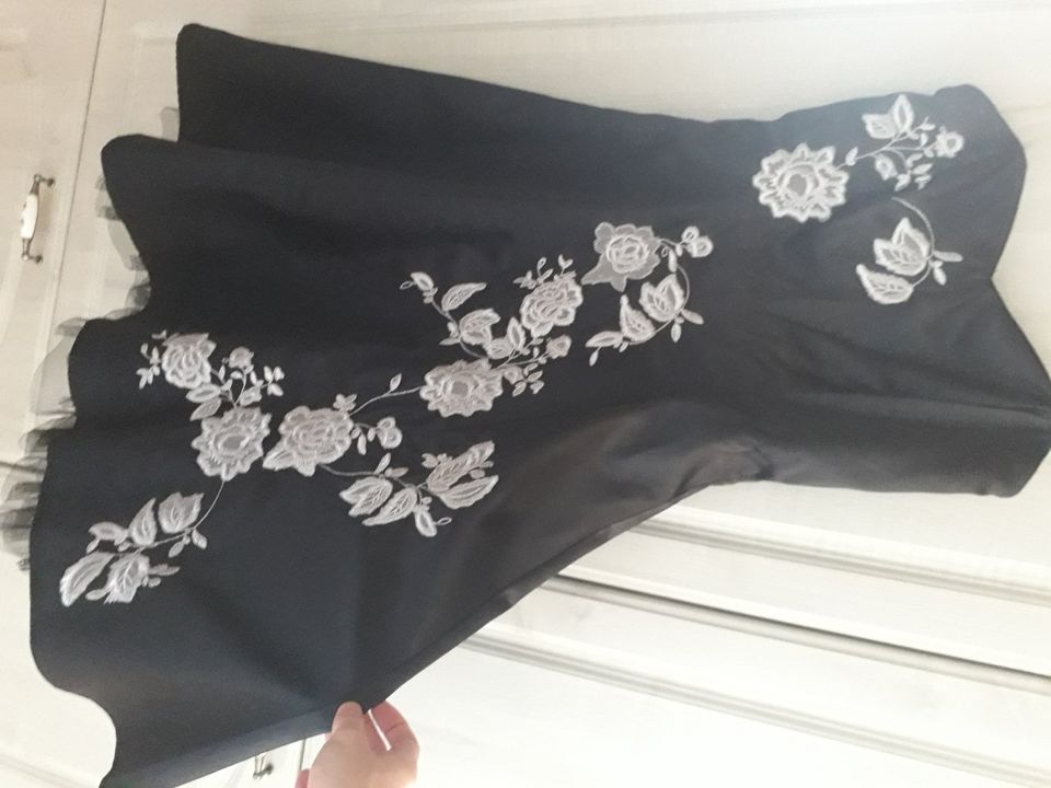 Abendkleid Festkleid Abiballkleid schwarz Blumen glanz XS S 32 34 in Mülsen