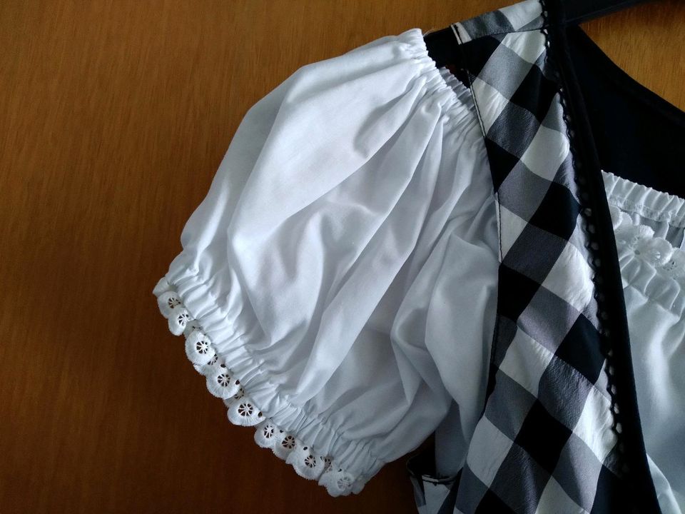 Dirndl Größe 36 mit Bluse in Ellwangen (Jagst)