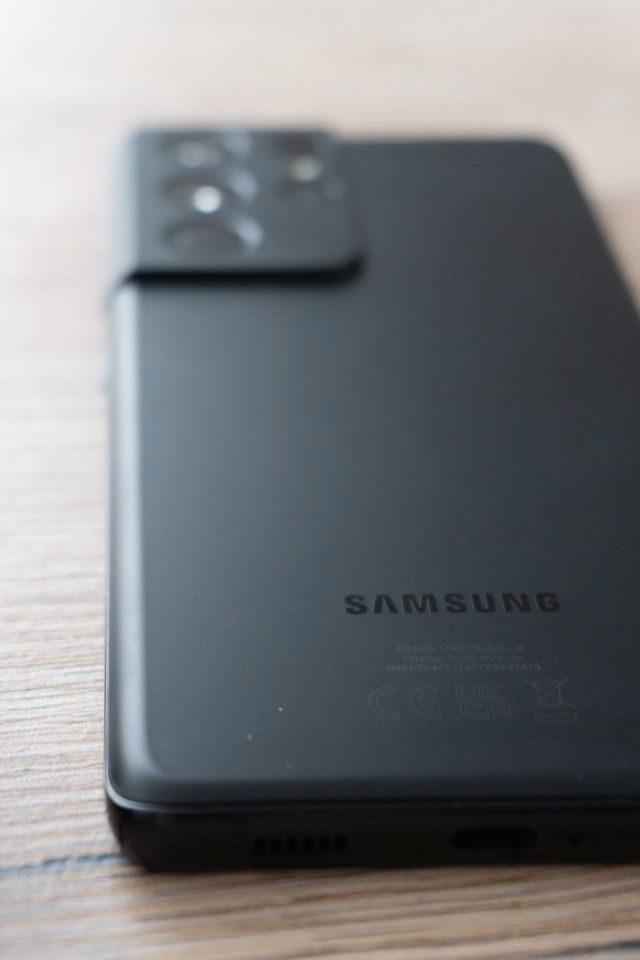 Samsung Galaxy S21 Ultra 128GB Schwarz inkl. Schutzhülle in Euskirchen