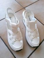 Weiße sportliche Sandalen Gr. 38 NEU Hessen - Bad Endbach Vorschau