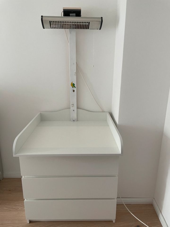 Malm IKEA Kommode mit Wickelaufsatz und Wärmelampe/Heizstrahler in Bonn