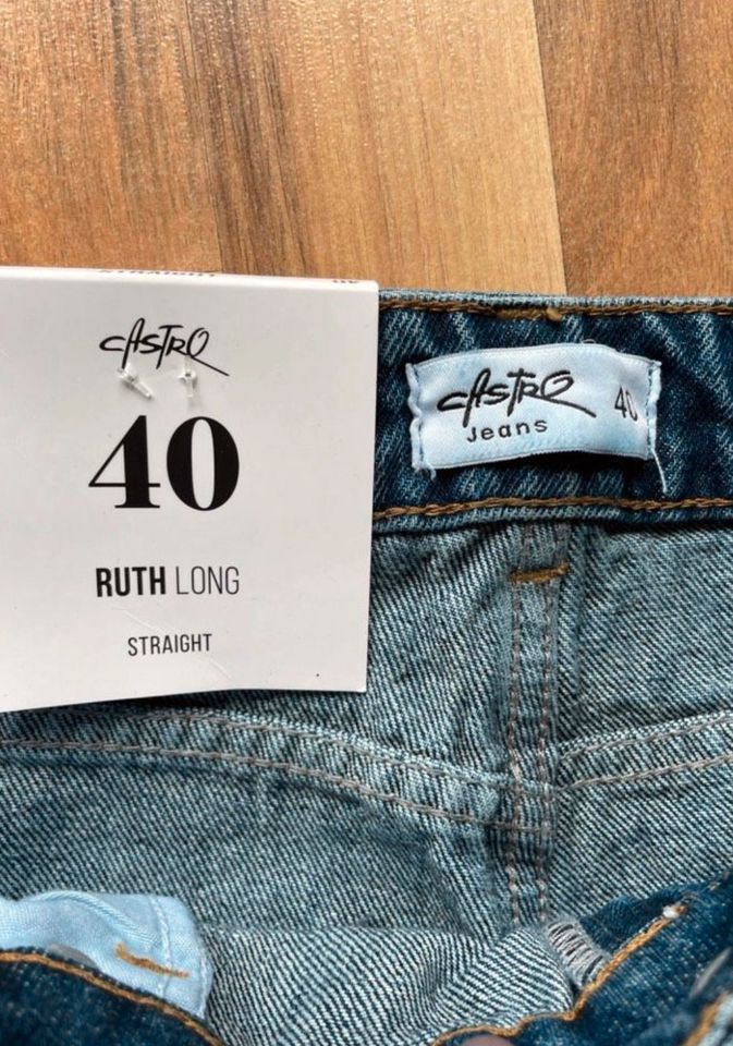 Neue, destroyed Mom Jeans von Astro in 40 in Wuppertal