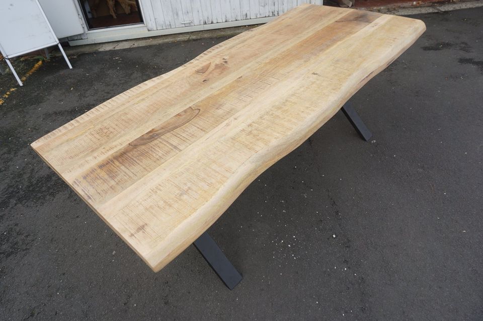 SIT Esstisch # Mango sägerau # 220x100 # Massiv-Möbel in Alsfeld