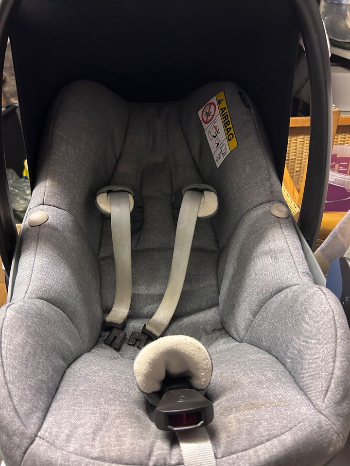 Maxi Cosi Pebble Plus Isofix mit Babyschale in Wuppertal