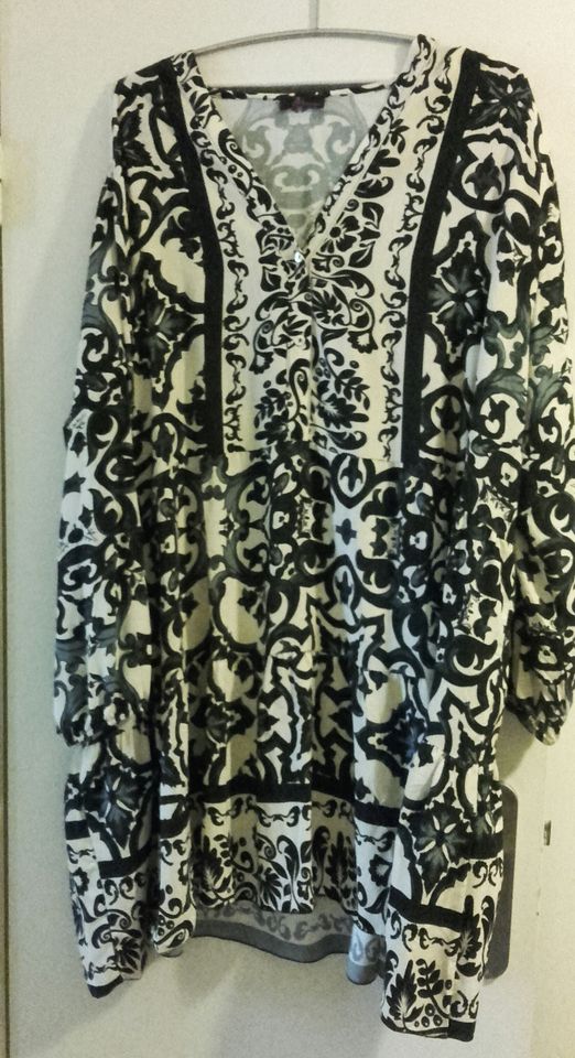Kleid Tunika v. MADE IN ITALY Gr. 6 (56 58) schwarz beige wie NEU in Hamburg