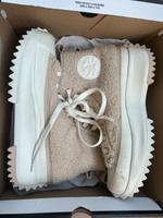 Converse Plateau mit Fell, mit Karton, Zustand sehr gut Baden-Württemberg - Baden-Baden Vorschau