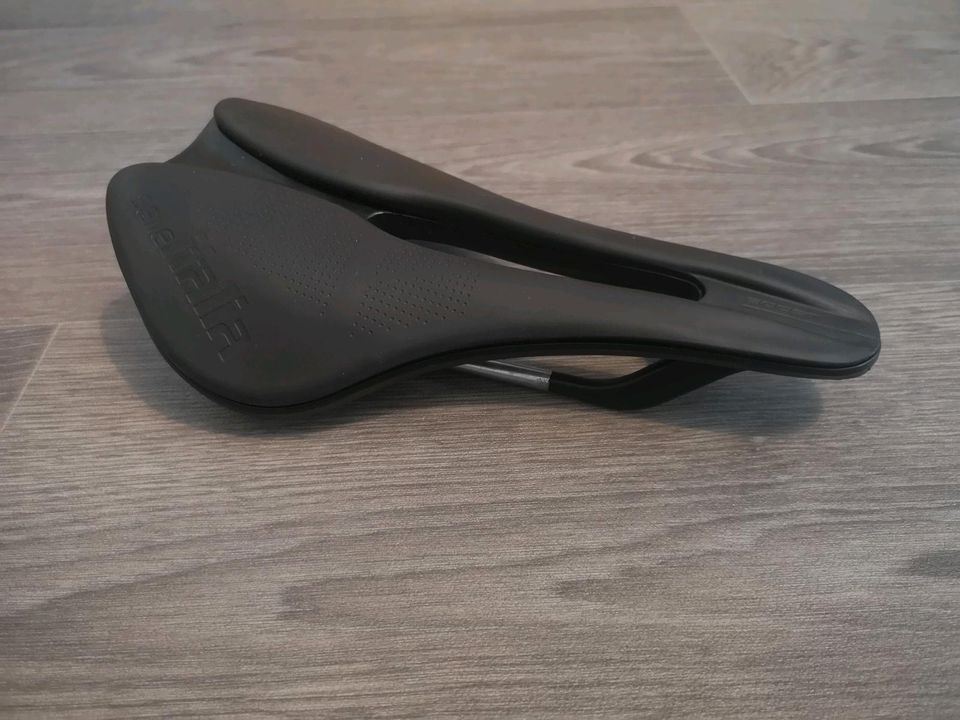 Selle Italia "Boost" Sattel in der Breite 145 mm in Laufen