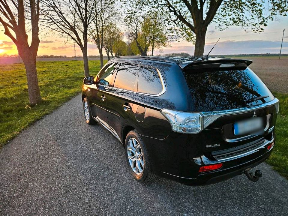 Mitsubishi Outlander 4WD PHEV Plug in Hybrid Instyle Plus in Anklam