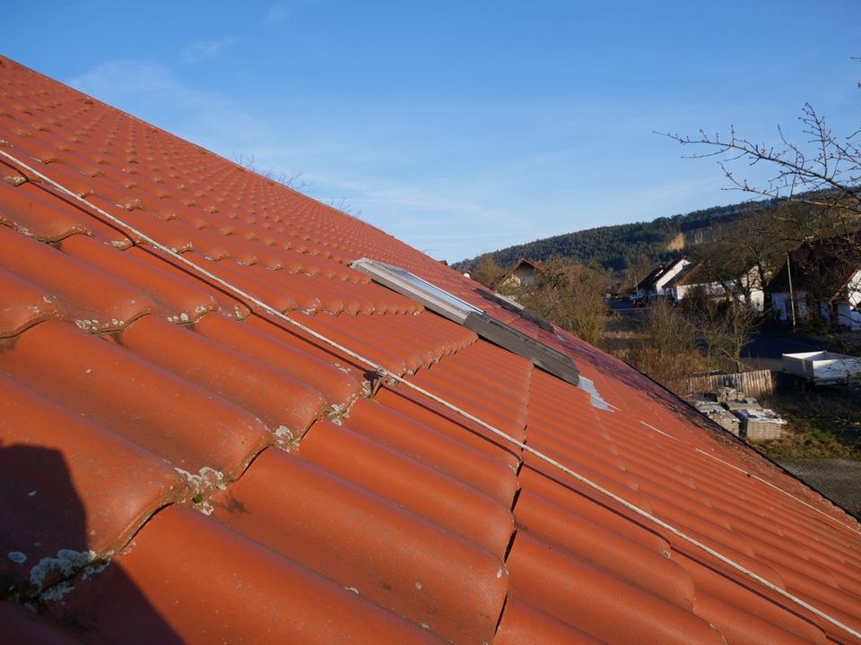 freistehendes Einfamilienhaus mit Wohnung im Dachgeschoss, ebener Garten, Terrasse und Garage in Hammelburg