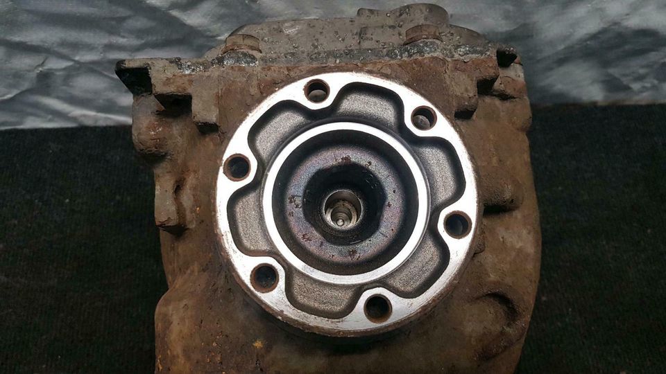 BMW E90 E91 320D 5-Gang Schaltgetriebe Differential Hinten in Hamburg