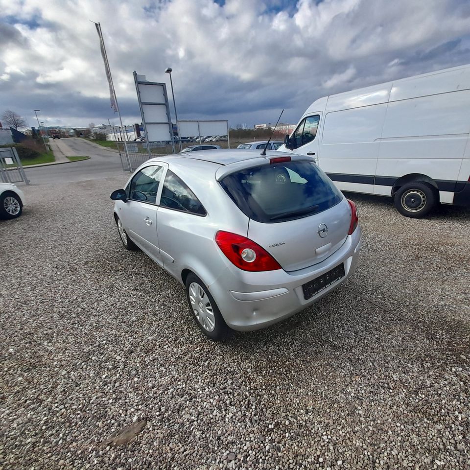 Opel Corsa D 1.3l Benzin  Tüv 6/2024 in Gägelow