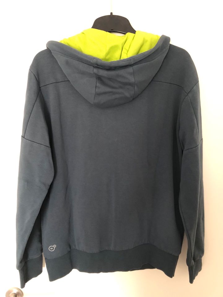 Puma Hoodie Sweatjacke Gr.48/0 Tannengrün in Bad Schönborn