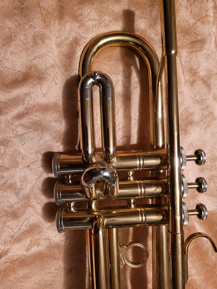 Qualität Trompete Emo Professional, Top Zustand,Koffer Mundstück in Riedenburg