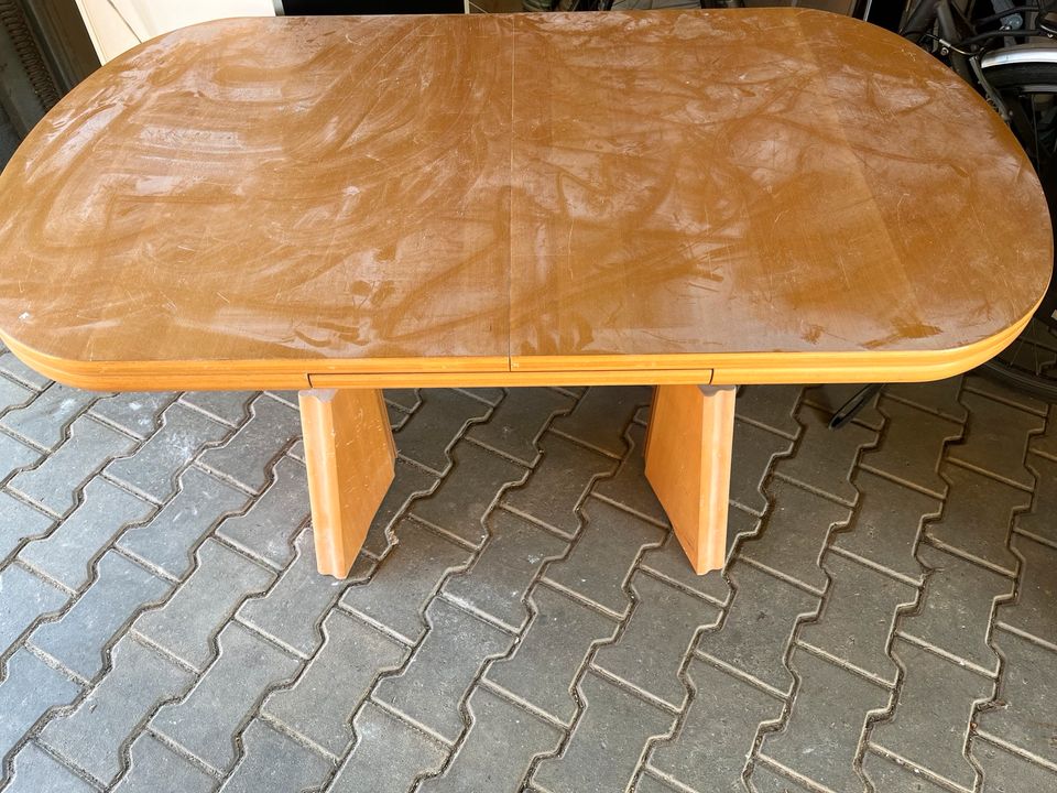 Massiver Holztisch Tisch in Lauenburg