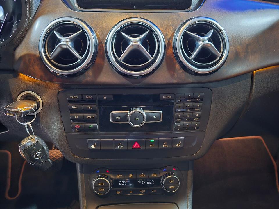 Mercedes-Benz B 200+AHK+PANO+KAMERA+BI XENON+NAVI+LEDER+ in Lahnstein