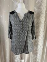 Gina Benotti grau weiß schwarzes Hemd Gr. S / M / 36 / 38 Sachsen-Anhalt - Bernburg (Saale) Vorschau