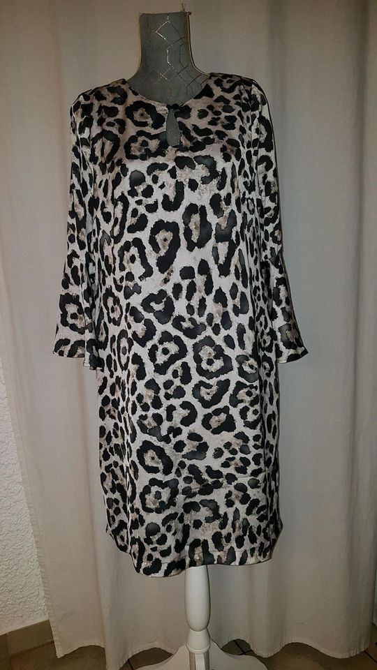 Kleid Leopard Guido Maria Kretschmer Größe M in Hirschaid