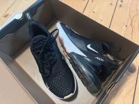 Nike Air Max 270/schwarz/weis/sneaker Hessen - Schotten Vorschau