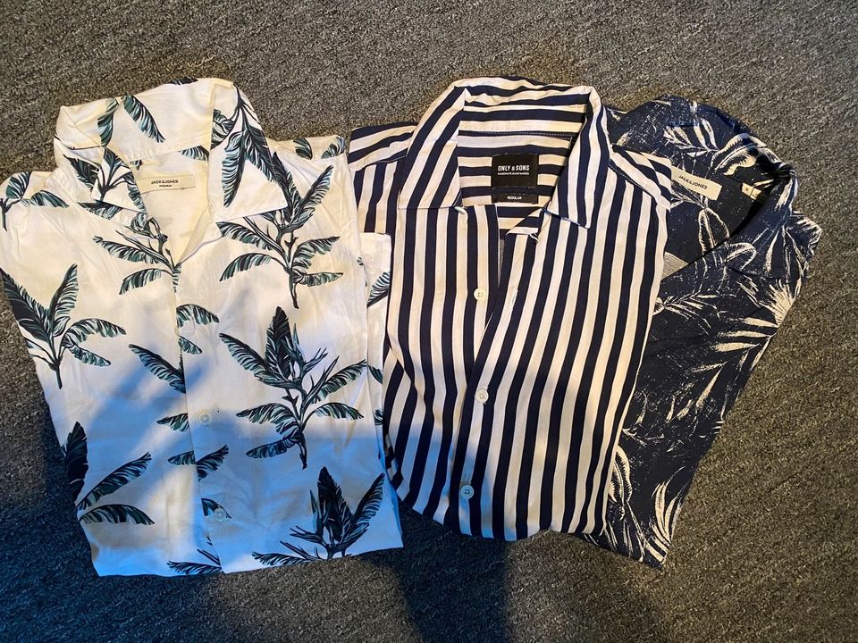 Freizeithemden weiß und blau im 3er Paket in Markgröningen