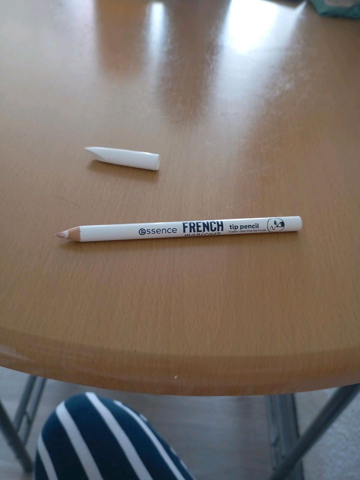 Essence french Tip pencil in Gelsenkirchen
