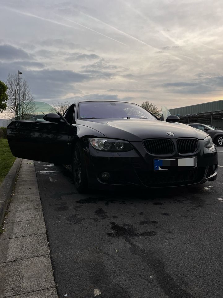 BMW E92 320i Coupé in Duisburg