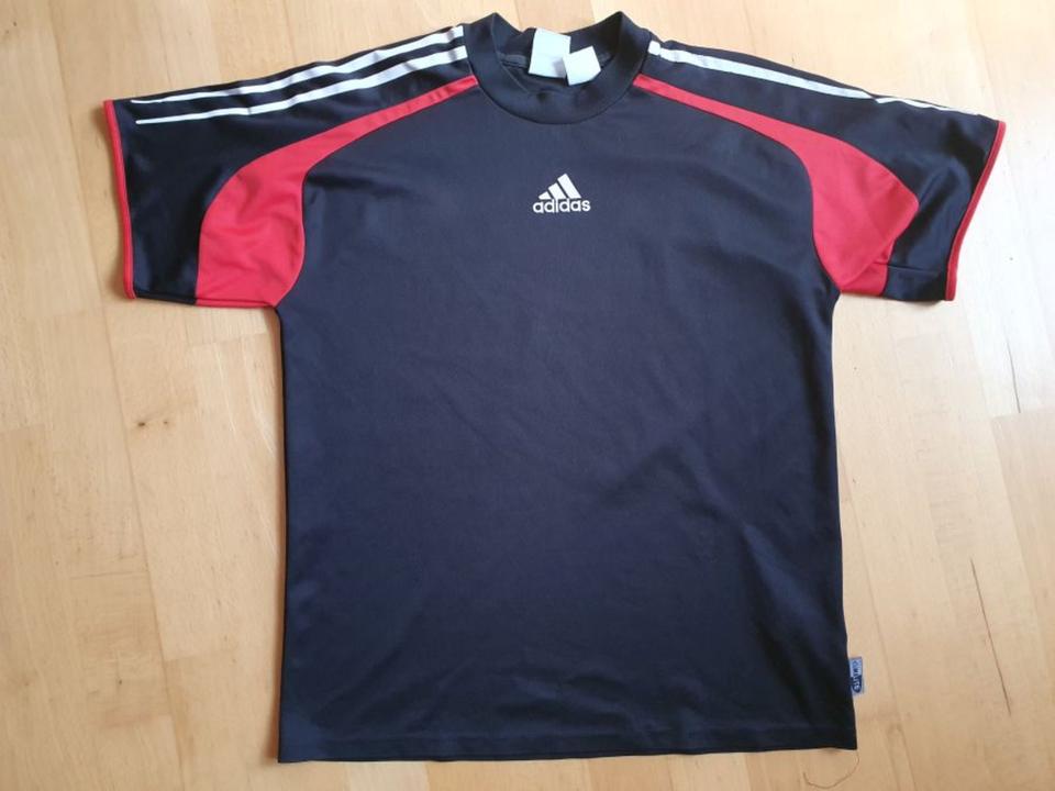 2 x Sport Funktions Fußball Lauf Shirts Adidas Falke 164 in Hannover
