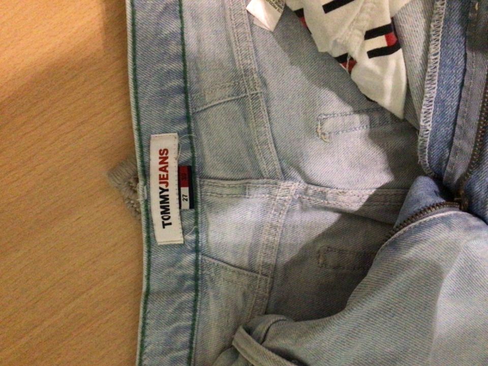 Tommy Jeans hellblau Gr. 27/30 einmal getragen in Langenhagen
