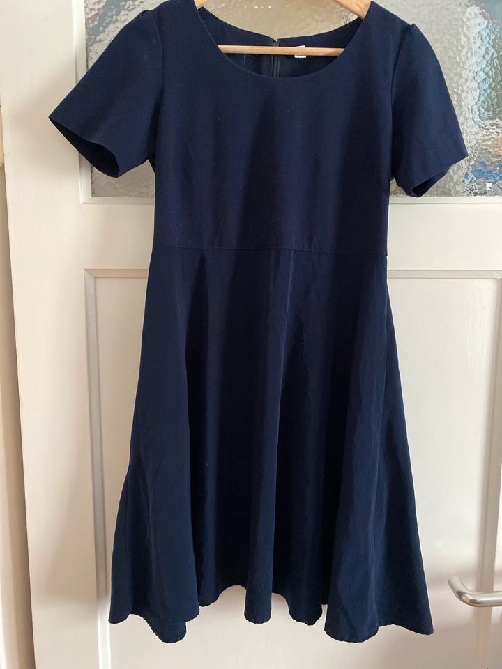 Kleid - Uniqlo - in Marineblau in Hannover