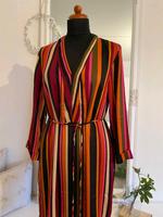 Kleid Satin Midilänge 36 S NEU gestreift bunt  Wickeloptik Baden-Württemberg - Ulm Vorschau