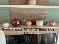 Deko Apfel Porzellan rosa weiß mint Holz Schmetterling Blume Nordrhein-Westfalen - Jüchen Vorschau