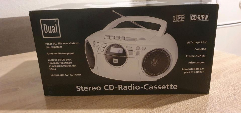 Dual stereo CD-Radio-Cassette in Berlin